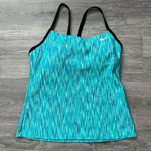Nike Women Workout Tank with removable pads Small green